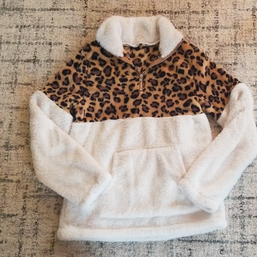 Leopard fleece